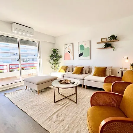 Out 20 Levante Apartman *