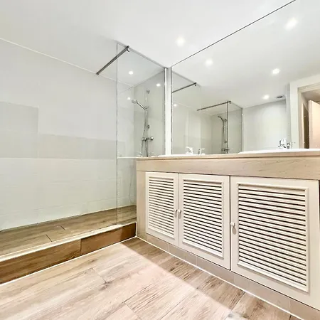 Out 20 Levante Апартаменты